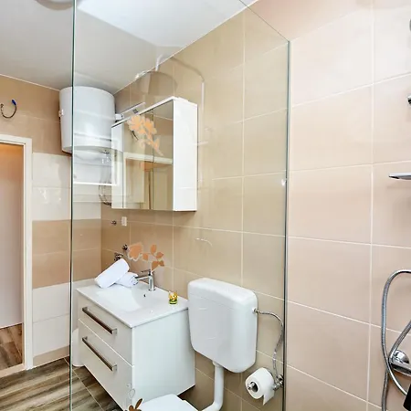 Apartment Gabi 2 *