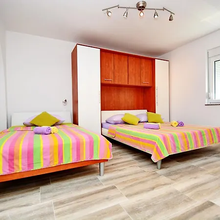 Apartman Gabi 2 *